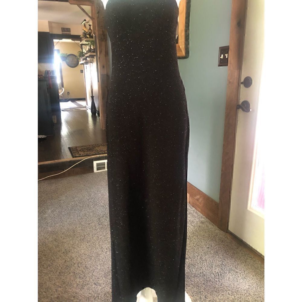 Scott McClintock sparkling￼body hugging  gown hidden zipper down the back￼. Size